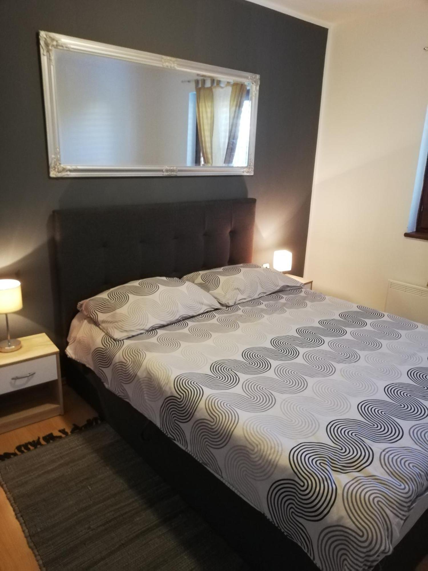 Apartments Poretti For 2,In Center Parking Free In The Yard,6 Min Beach Walk Rovinj Luaran gambar