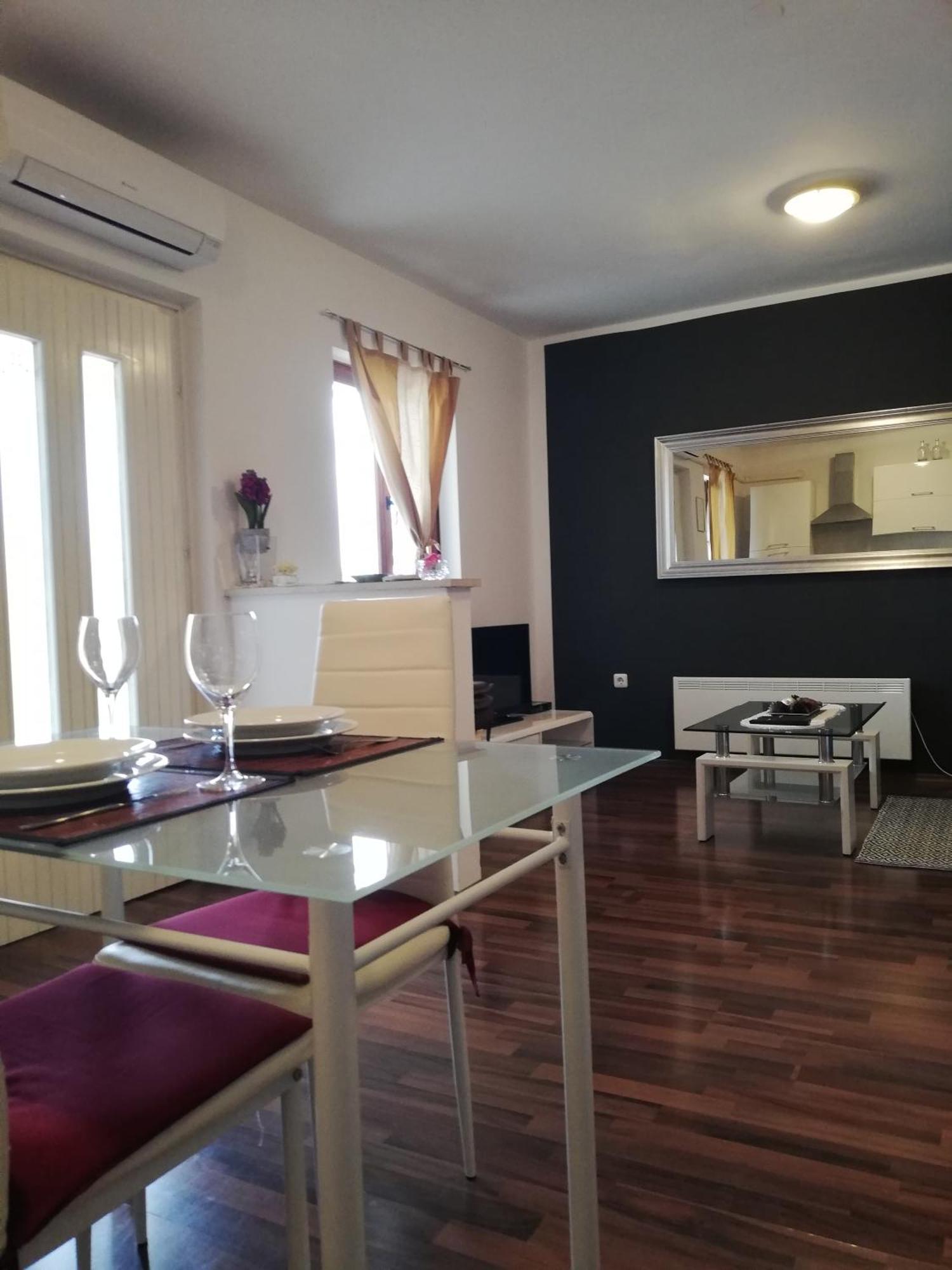 Apartments Poretti For 2,In Center Parking Free In The Yard,6 Min Beach Walk Rovinj Luaran gambar